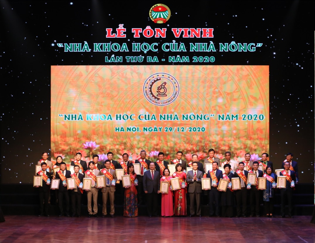 ong duong xuan qua duoc vinh danh nha khoa hoc cua nong dan lan thu ba 2020 1